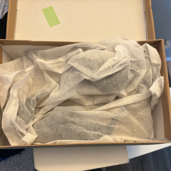 Elegant Black Heels with Bow Accent - Picture 4 of 5